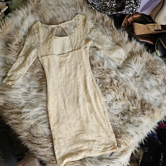 Elegant Lace ASOS Dresses In Cream - Picture 4 of 6